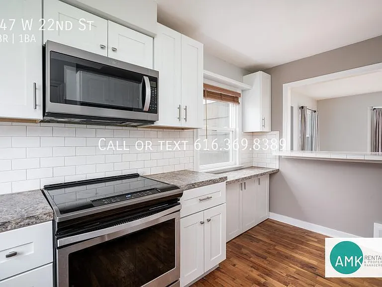 247 W 22nd St — Photo 15