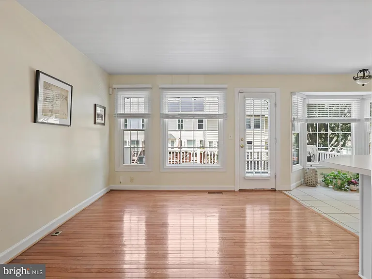 7441 Heatherfield Ln — Photo 10
