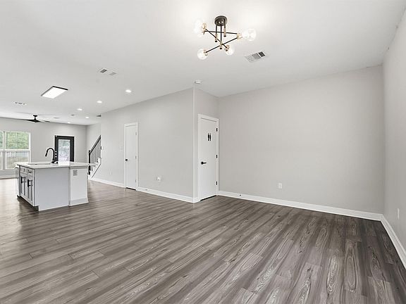 5th image of 2336 Charles Rd #A
