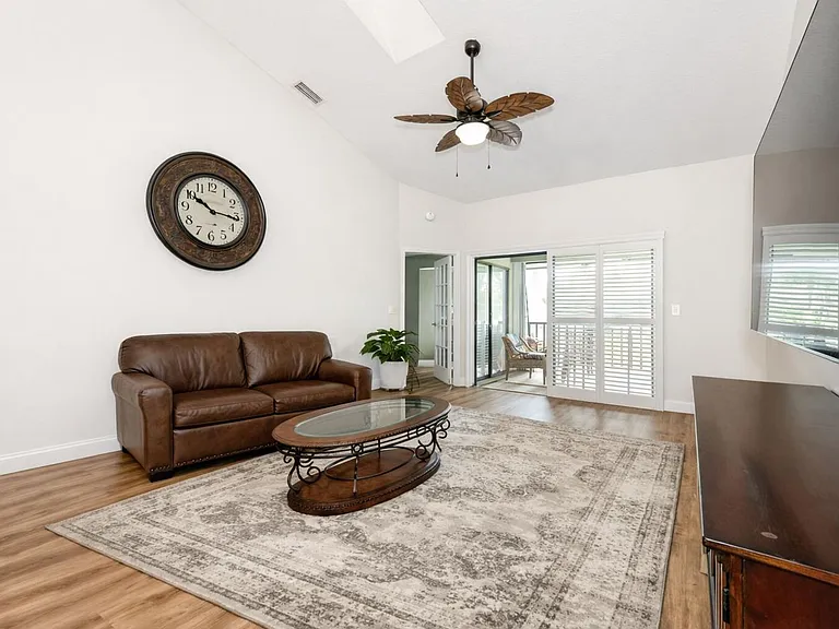 805 Harbour Pointe Way #805 — Photo 3