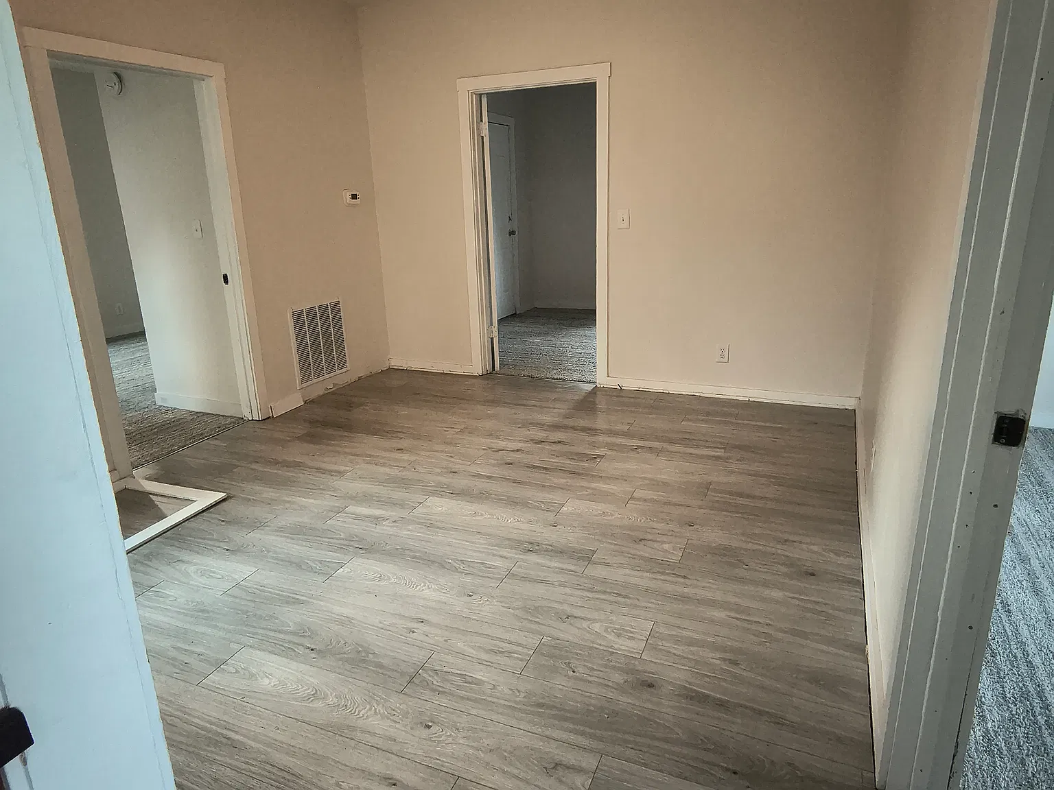 3 bed, 1095 sqft, $1,100 — Photo 3