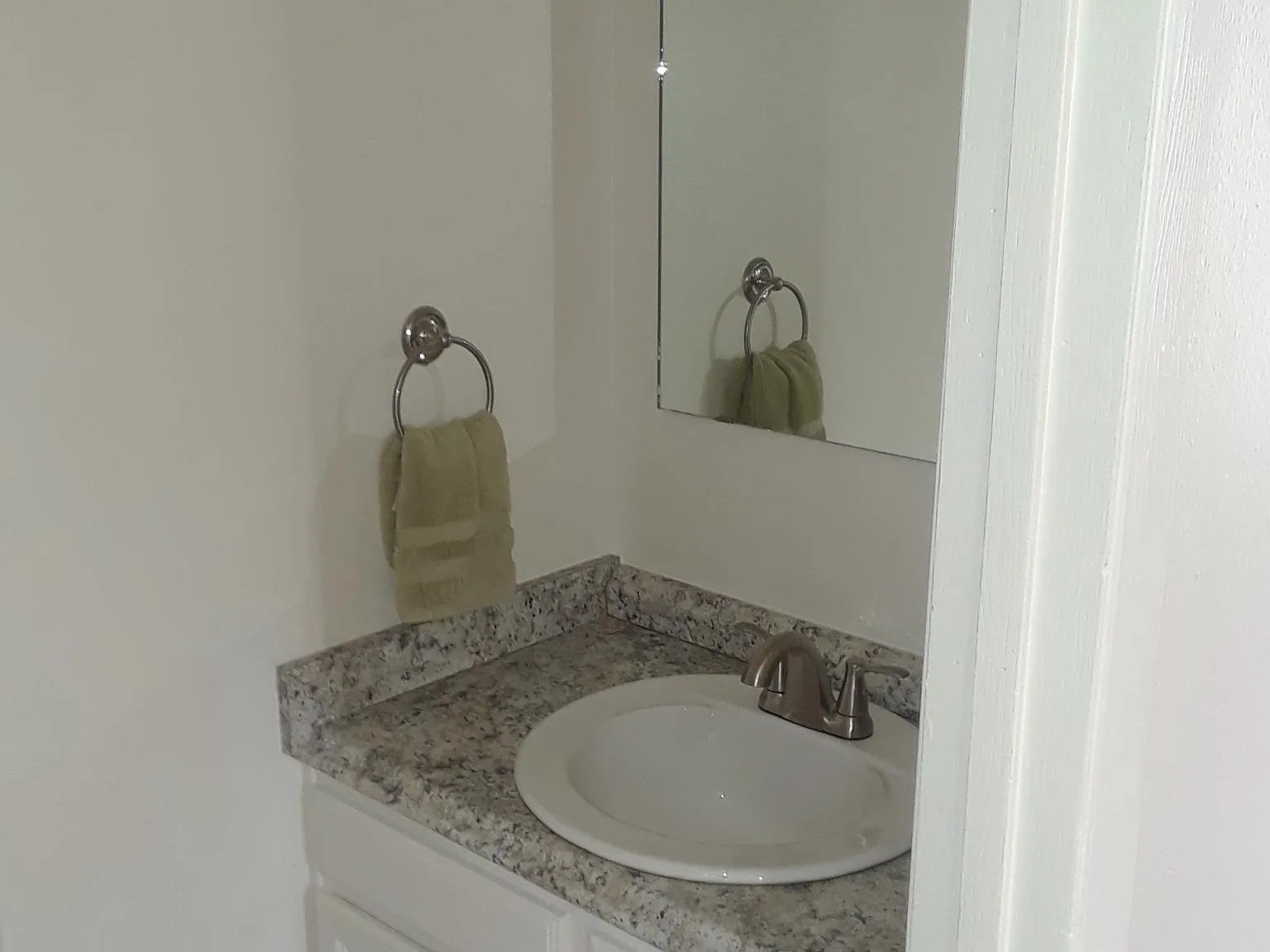 2 bed, 1.5 bath, 992 sqft, $1,405 — Photo 4