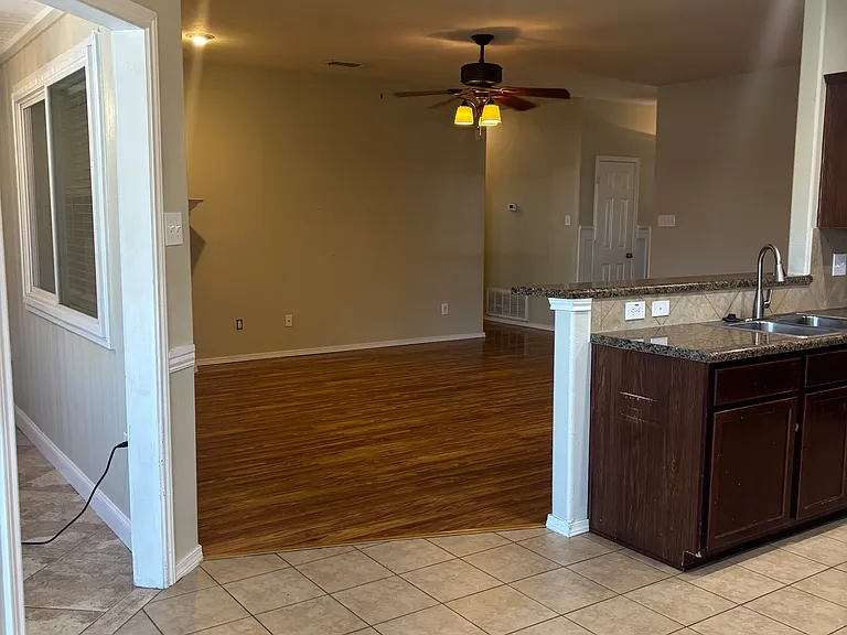 10261 Salem Way — Photo 6