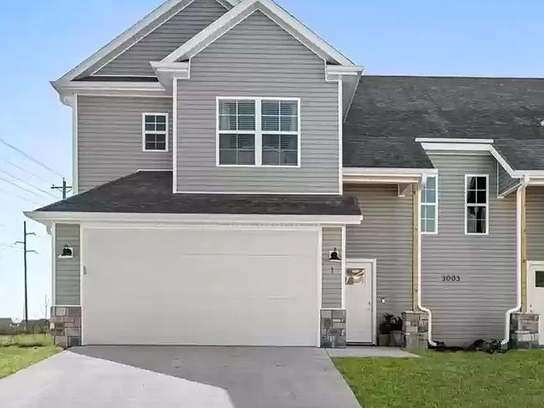 Come live in this brand new duplex in the heart of NWA — Photo 1