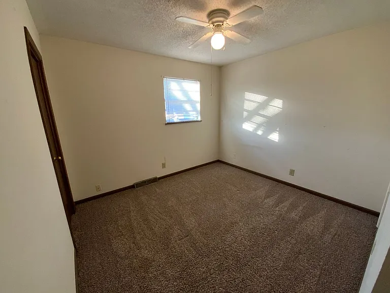 560 N East Park Ln — Photo 50