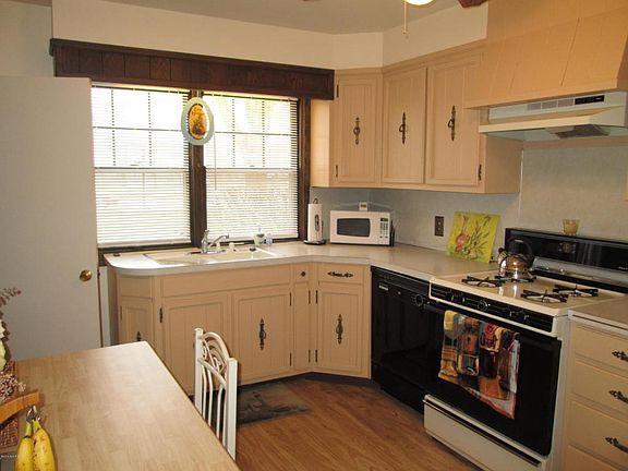 3rd image of 1738 Burton St SE