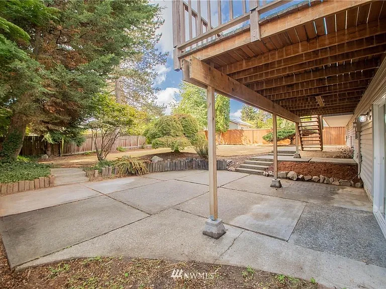 4401 NE 24th St — Photo 40
