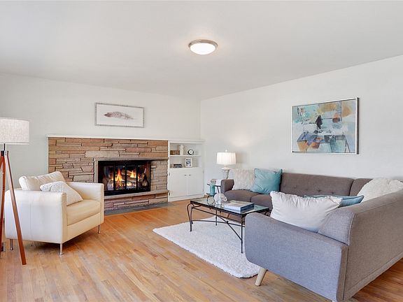 5th image of 1702 1st St NE
