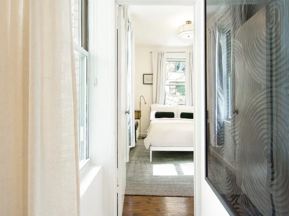 323 East 51st Street image 8 of 26