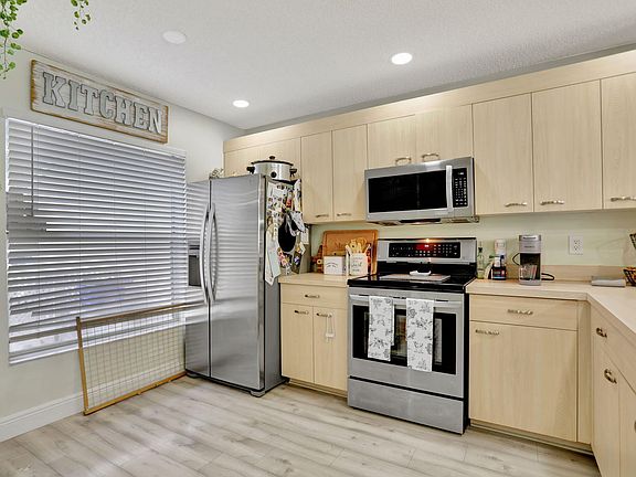 5th image of 1137 W Lakes Drive