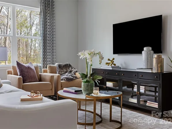 3037 Hutton Gardens Ln, Charlotte, NC 28269