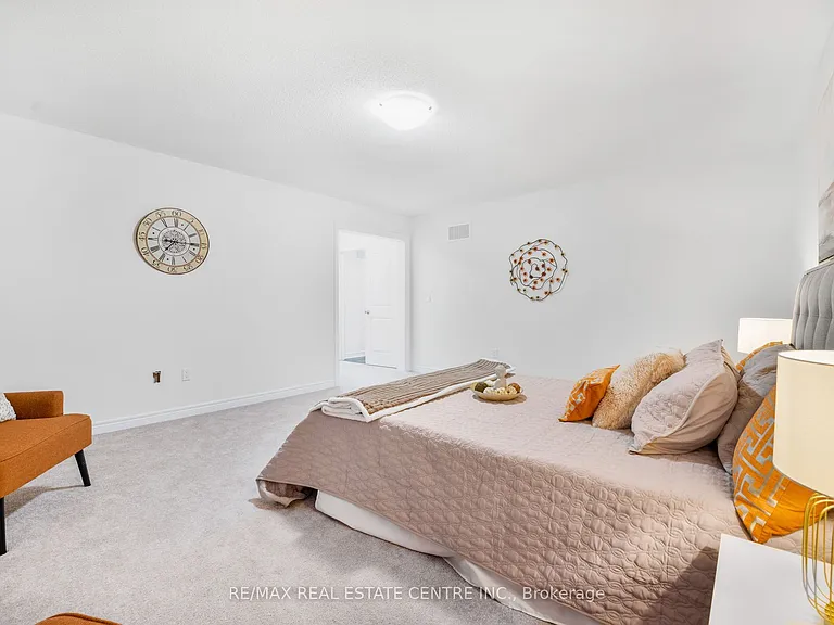 5 Forsyth Cres E — Photo 21