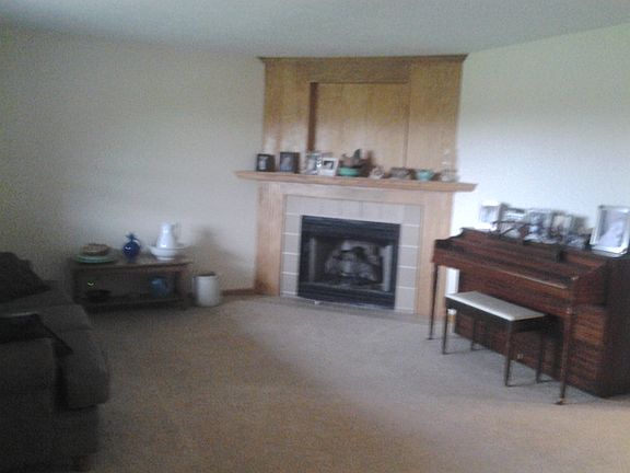 4th image of 627 S County Road 850 W