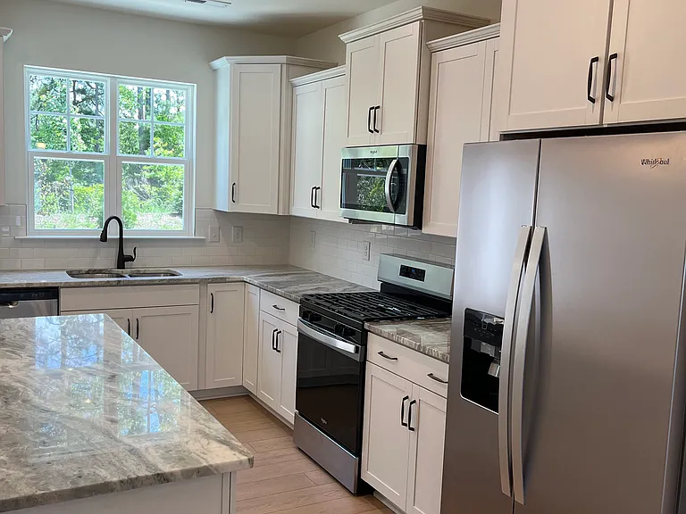 913 Scott Rd — Photo 4