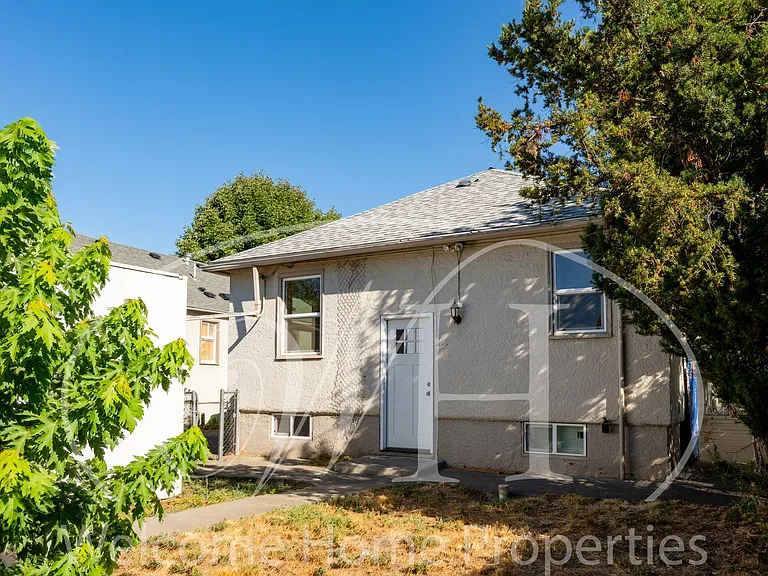 320 SE 4th St — Photo 30