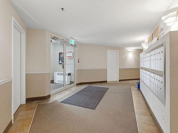 5th image of 1112 Valleyview Park SE #112
