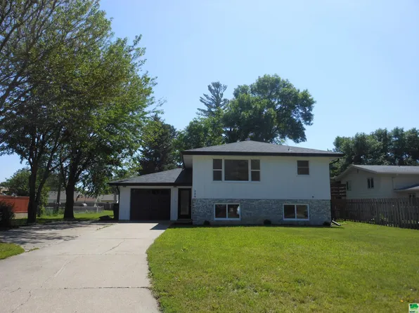 208 N 19th St, Homer, NE 68731