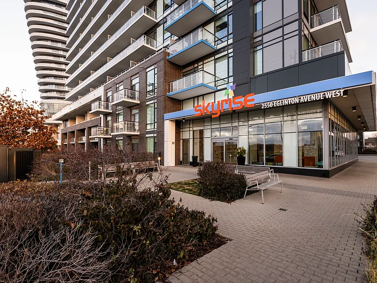 2550 Eglinton Ave W — Photo 3