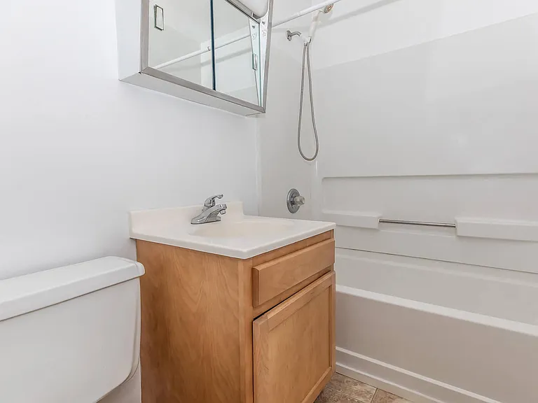 Lansing West Apartments — Photo 35