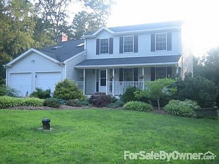 36 Merlot Way, Tolland, CT : Welcome!