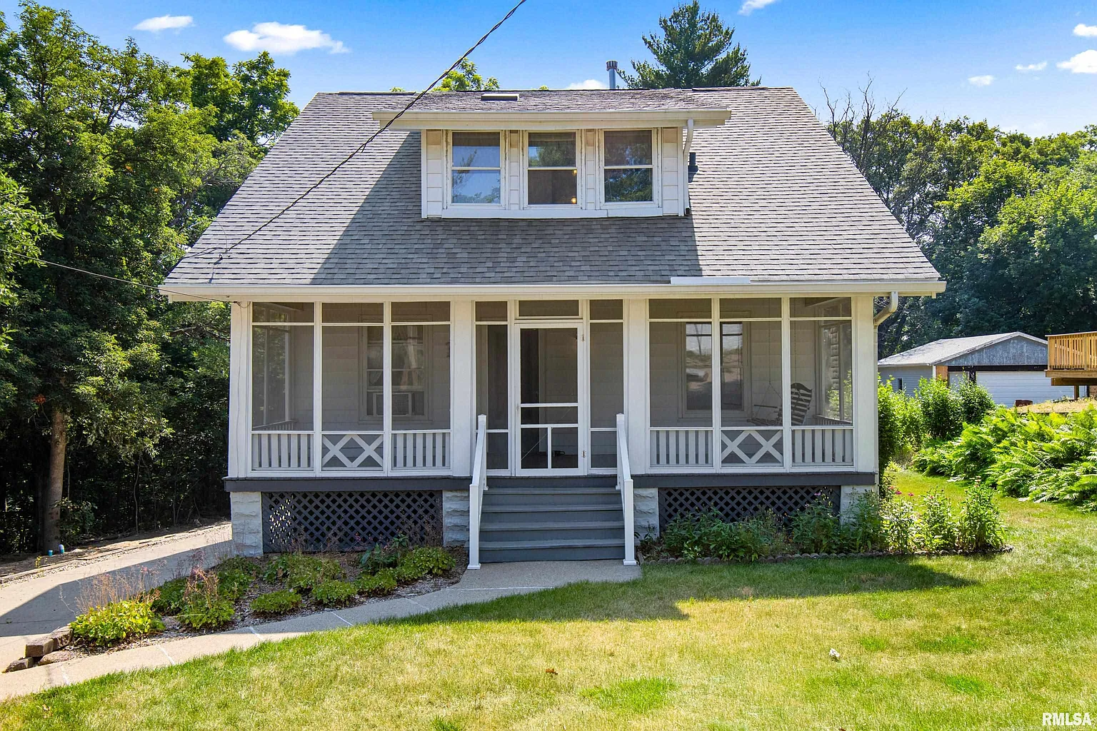 102 Eaton Ave photo 1