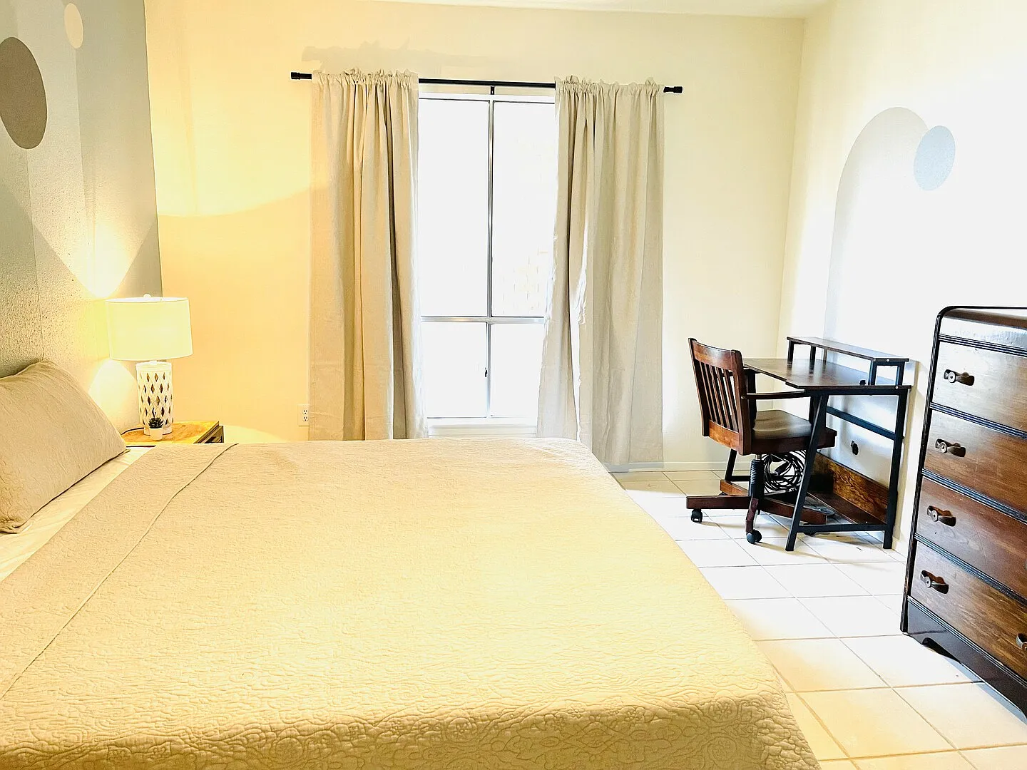 Beautiful Area Remodeled 1 bedroom Condo in Memorial on Piney Point — Photo 2