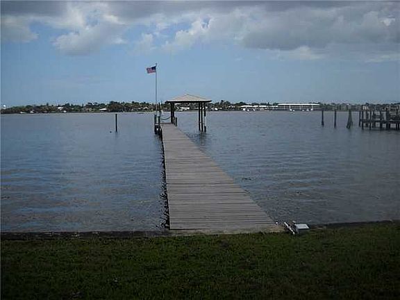 5th image of 2145 SW Gull Harbor Ln