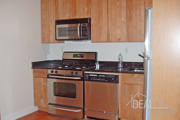 2nd image of 27 Irving Pl APT 3B