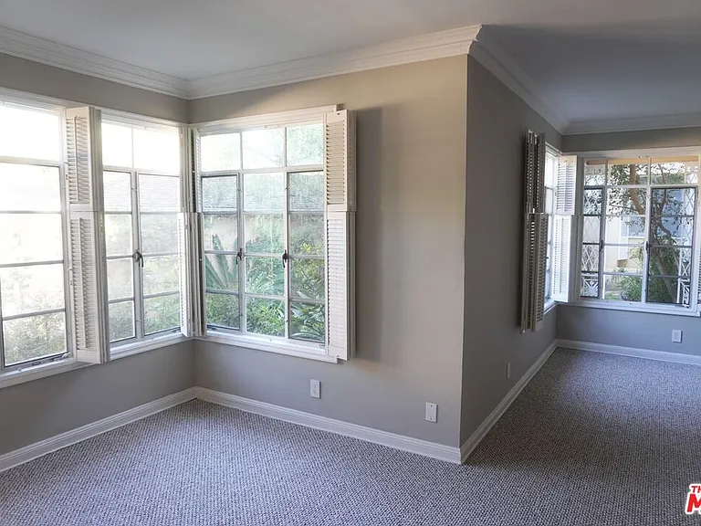 951 Masselin Ave — Photo 7