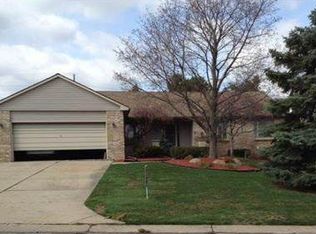 891 Augusta Dr, Rochester Hills, MI 48309