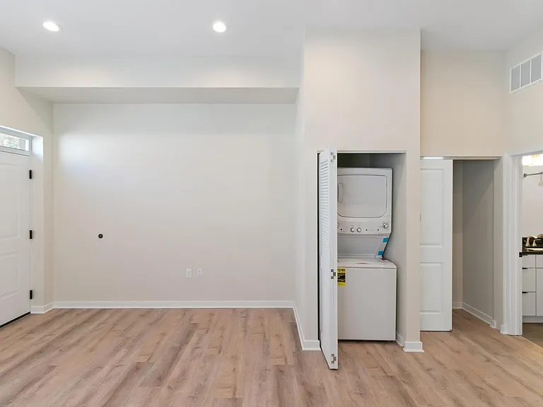 Avenue Eleven Apartments — Photo 4