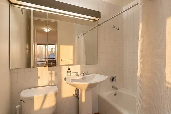Bathroom, photo 1