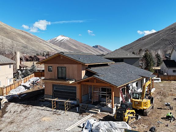 3rd image of 471 Maple Ridge Loop