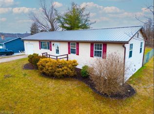 27 Hickory Dr, Little Hocking, OH 45742
