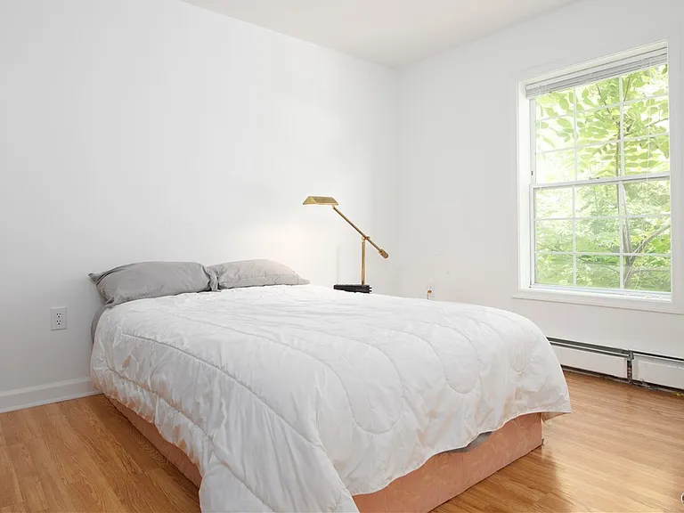 871 Franklin St — Photo 17
