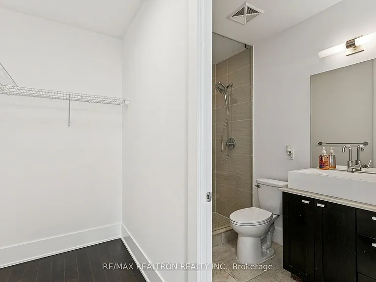 103 The Queensway #2805 — Photo 29