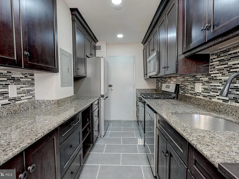 1900 Lyttonsville Rd #211 — Photo 10
