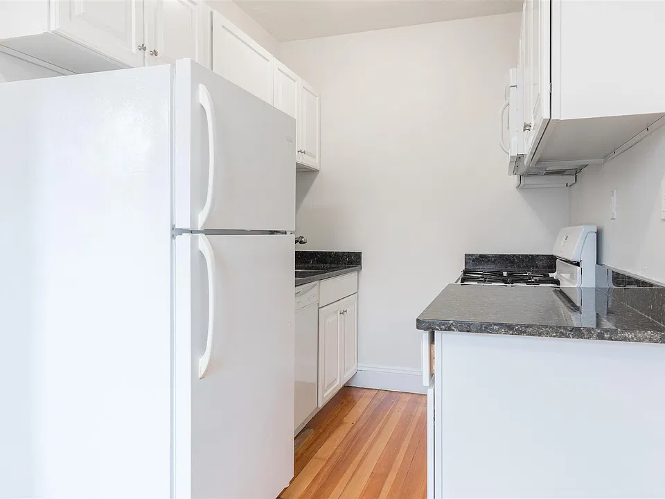28 Langdon St #10
