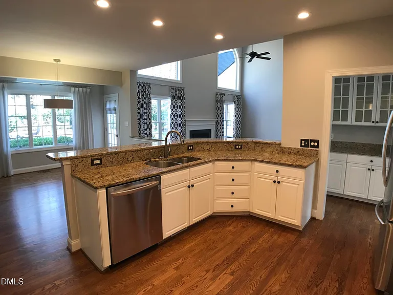 606 Preston Village Way — Photo 8