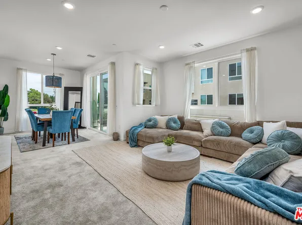 9431 Sepulveda Blvd #4, North Hills, CA 91343
