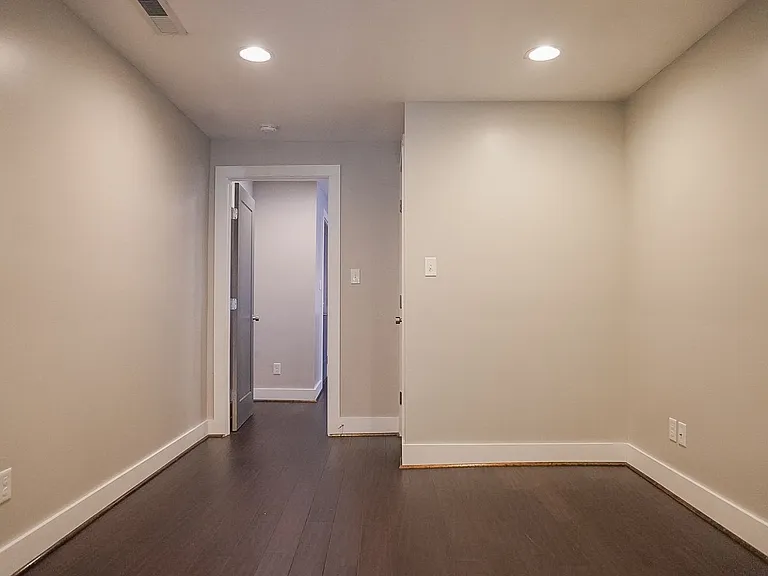 901 N Wood Ave — Photo 14