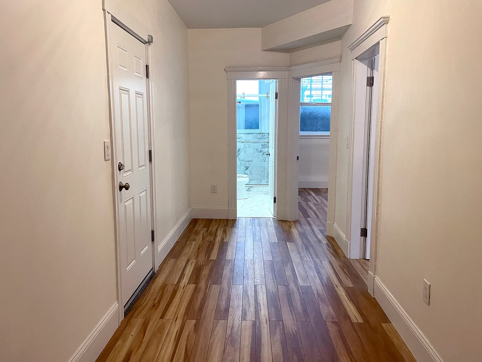 3 bed, 1100 sqft, $3,750 — Photo 3