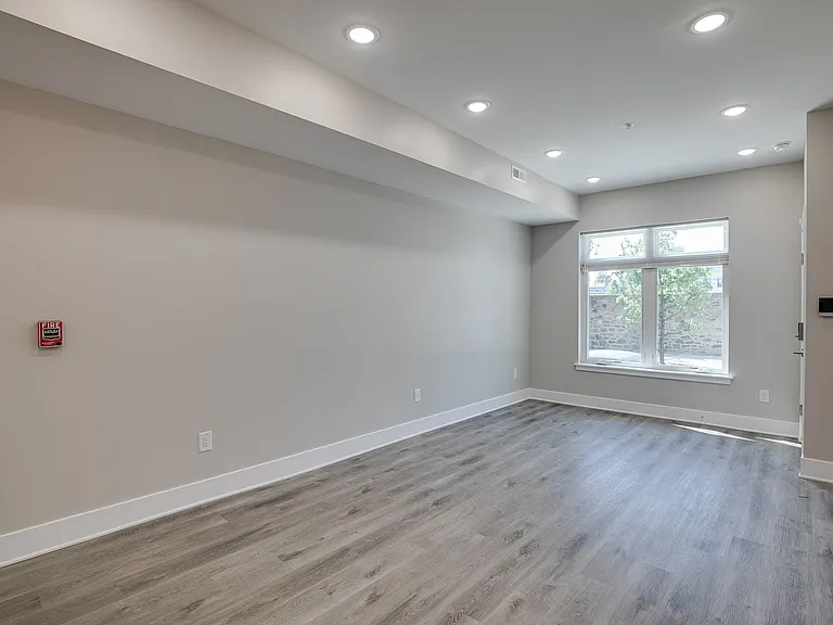 2019 N College Ave — Photo 26