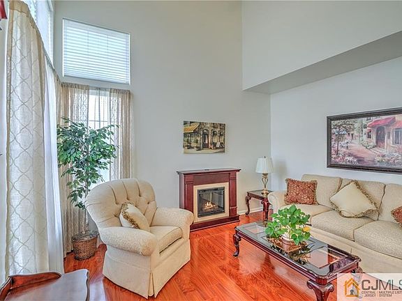 5th image of 3 Edinburg Cir