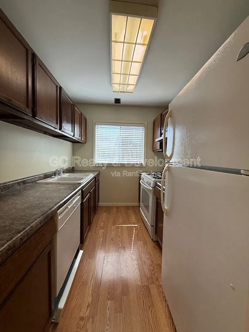 2 bed, 1.0 bath, 900 sqft, $1,845 — Photo 4