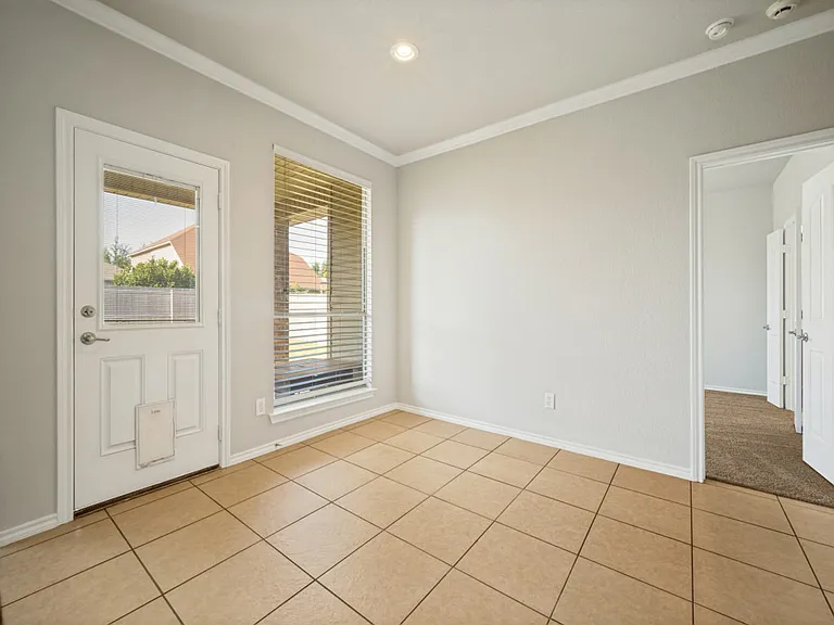 3213 Hornbeam St — Photo 15
