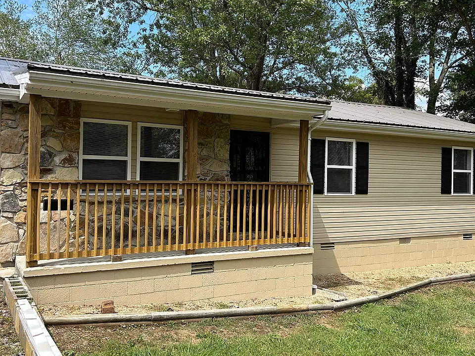105 Lee Cir