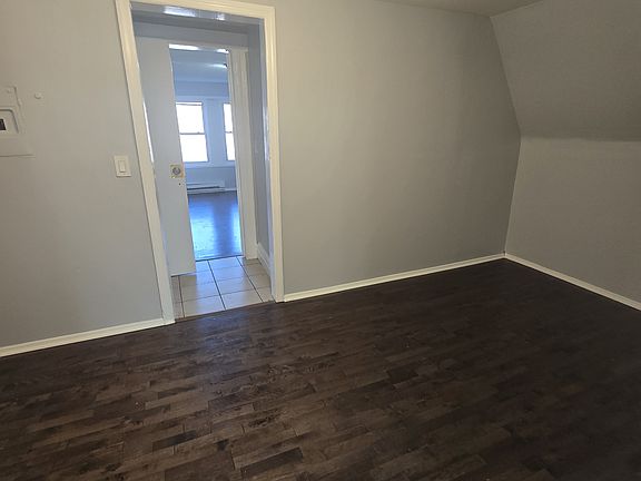 5th image of 1115 Grove St Floor 3
