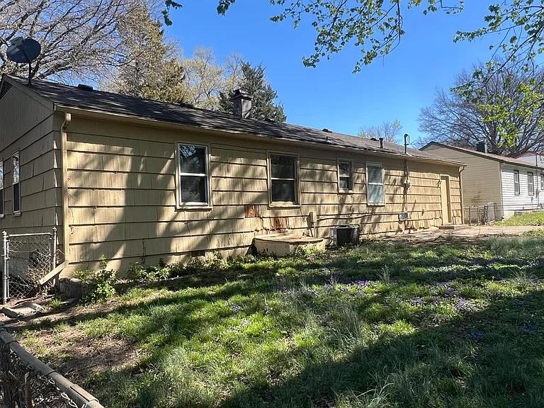 8901 E Gregory Blvd — Photo 24