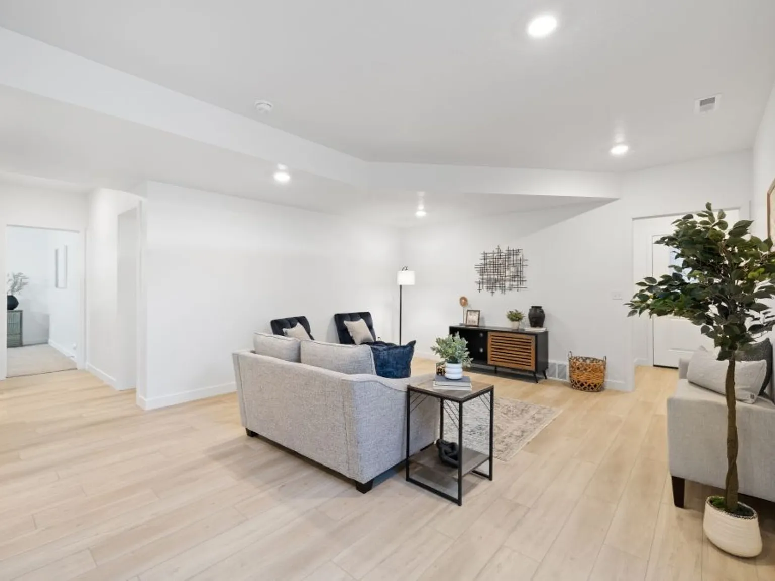 1 bed, 900 sqft, $1,600 — Photo 4